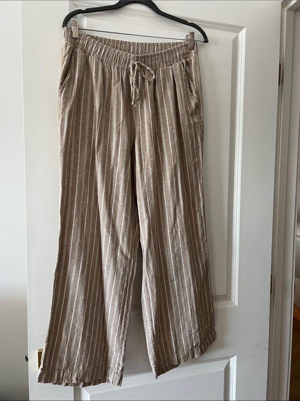 Briggs New York Taupe and White Striped Wide-Leg Pants